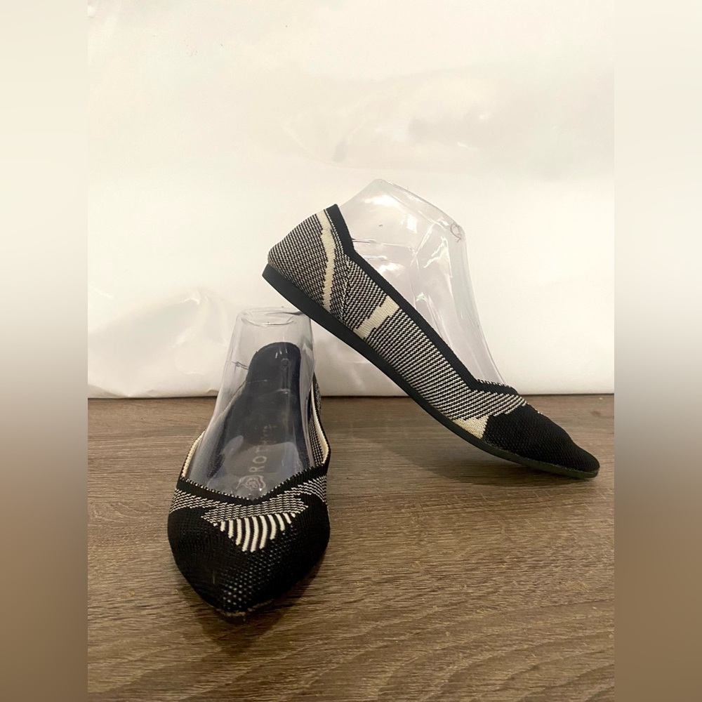 Rothy’s-The Point black and white stretchy knit pointed toe flats size/8